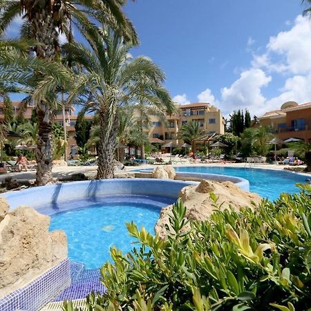 Stylish 1 Bedroom Apartment In Limnaria Gardens Pafos Quarto foto