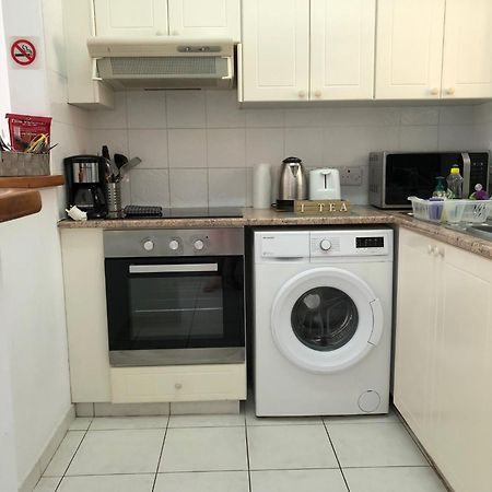 Stylish 1 Bedroom Apartment In Limnaria Gardens Pafos Exterior foto