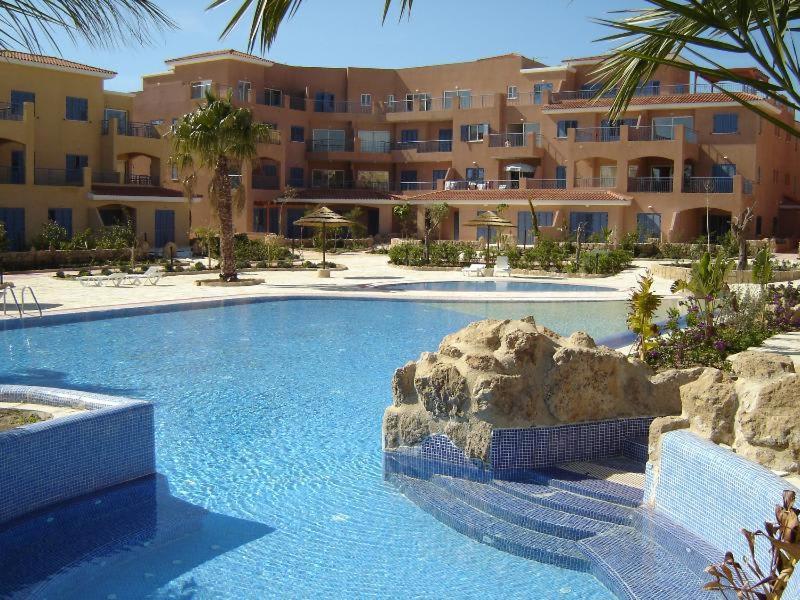 Stylish 1 Bedroom Apartment In Limnaria Gardens Pafos Exterior foto