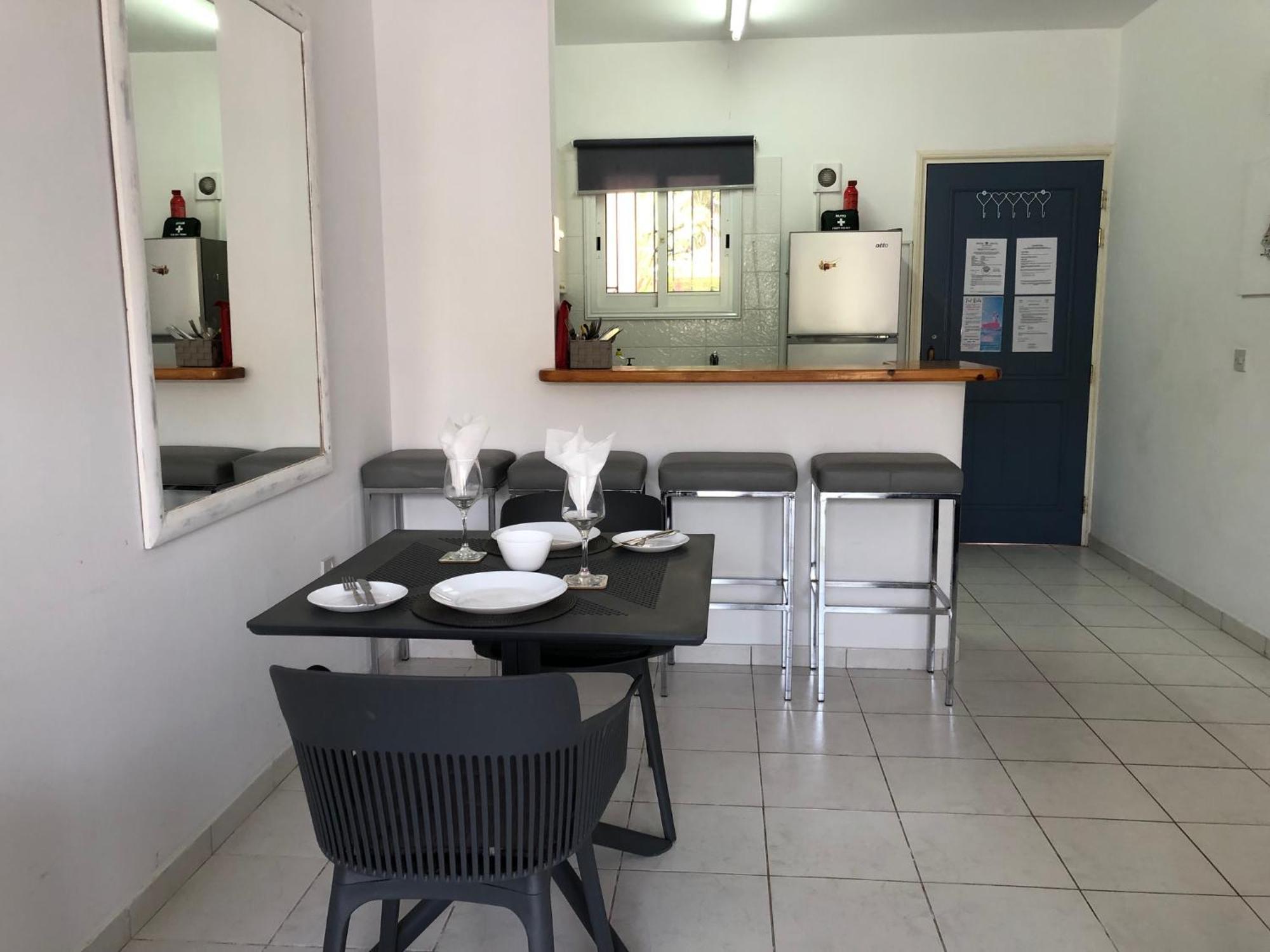 Stylish 1 Bedroom Apartment In Limnaria Gardens Pafos Exterior foto