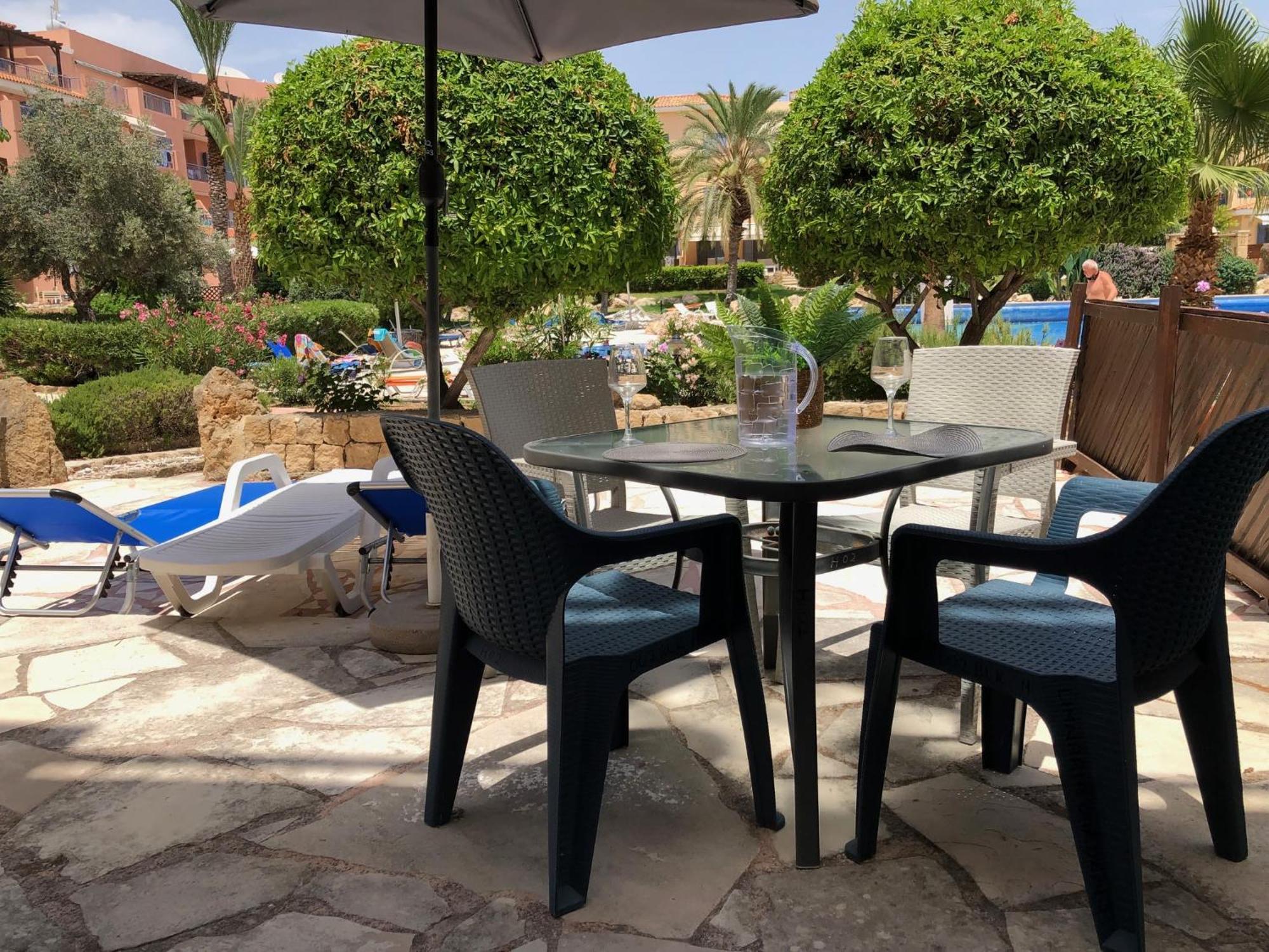 Stylish 1 Bedroom Apartment In Limnaria Gardens Pafos Exterior foto