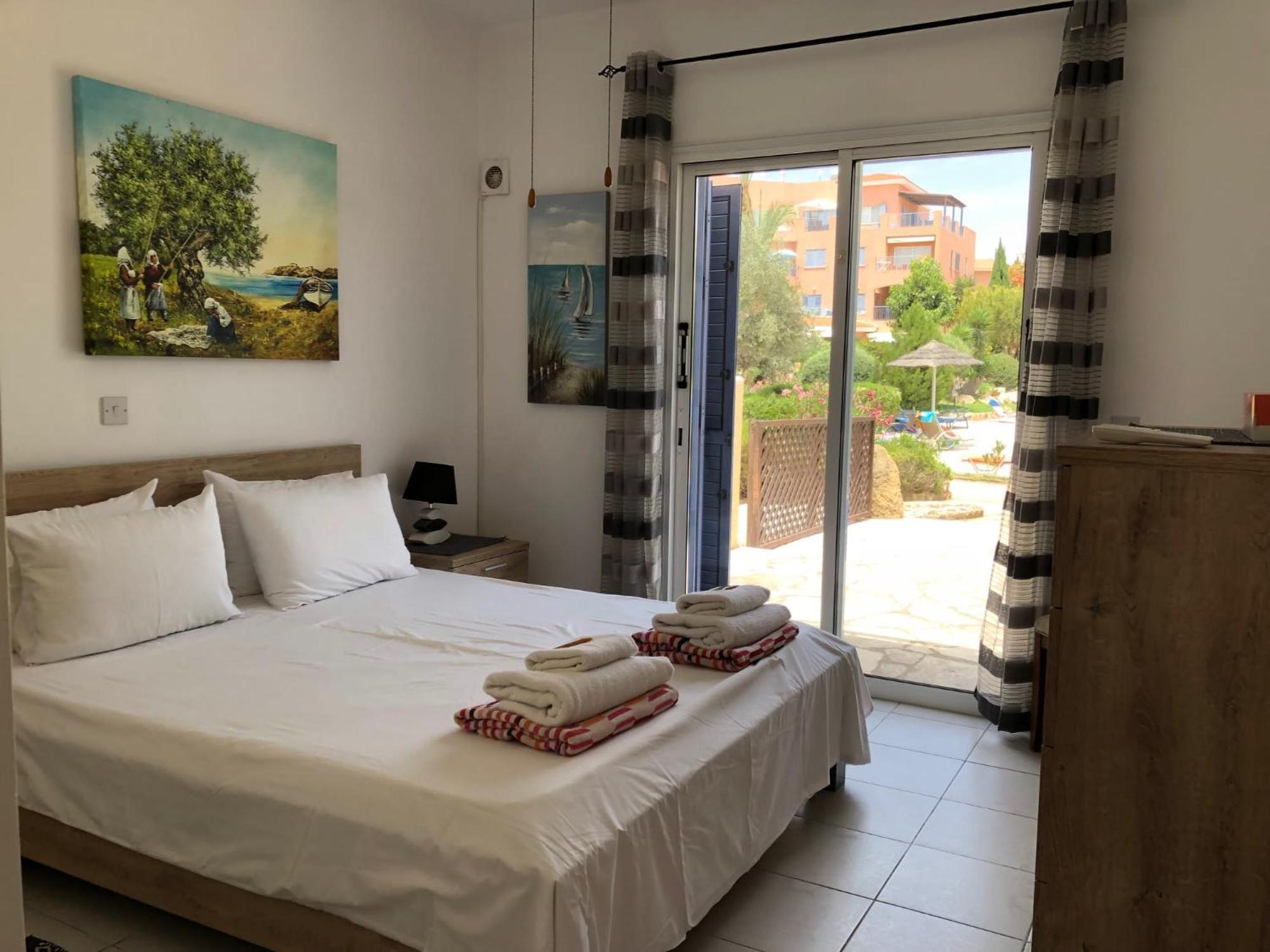 Stylish 1 Bedroom Apartment In Limnaria Gardens Pafos Exterior foto