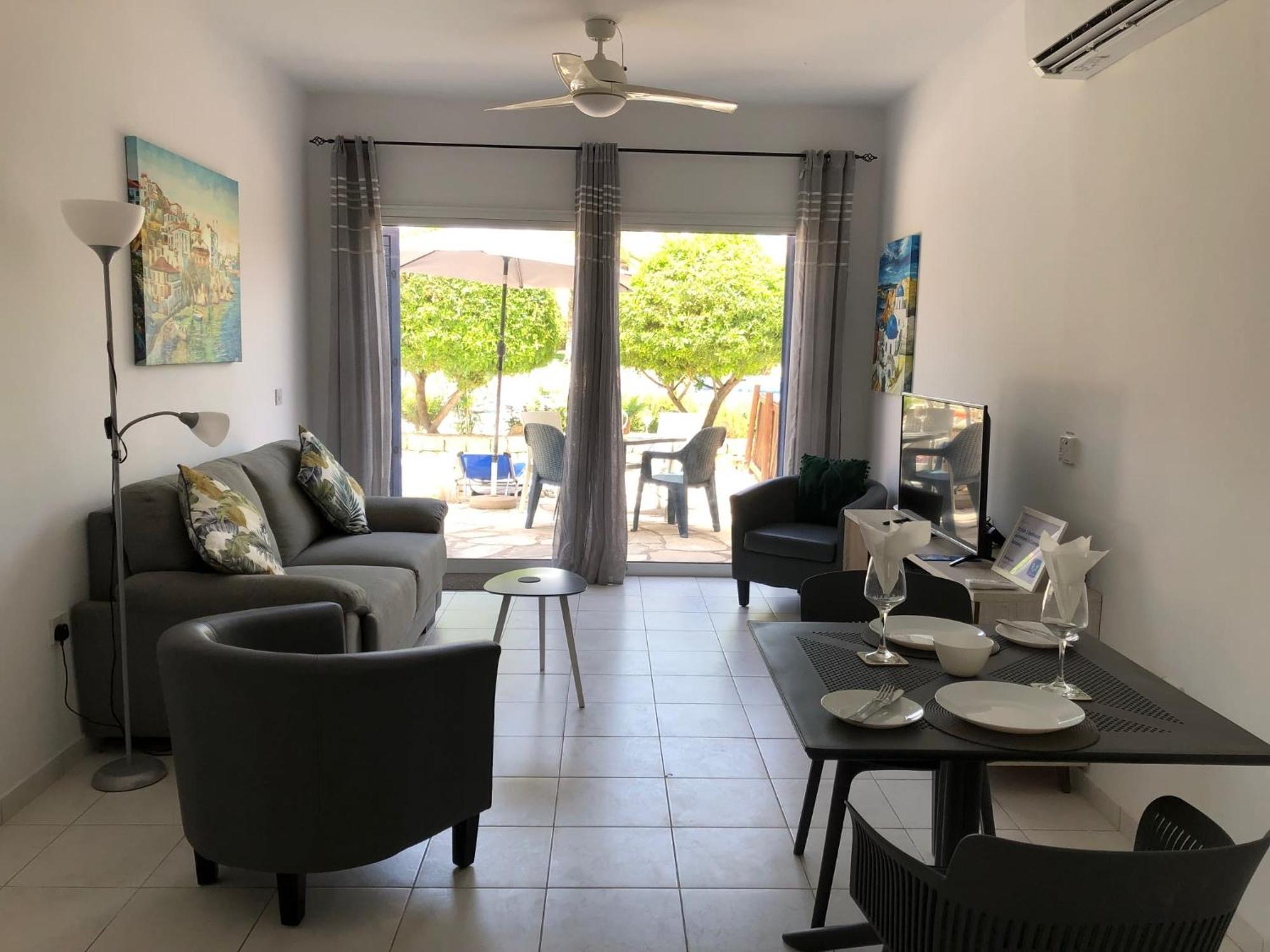 Stylish 1 Bedroom Apartment In Limnaria Gardens Pafos Exterior foto