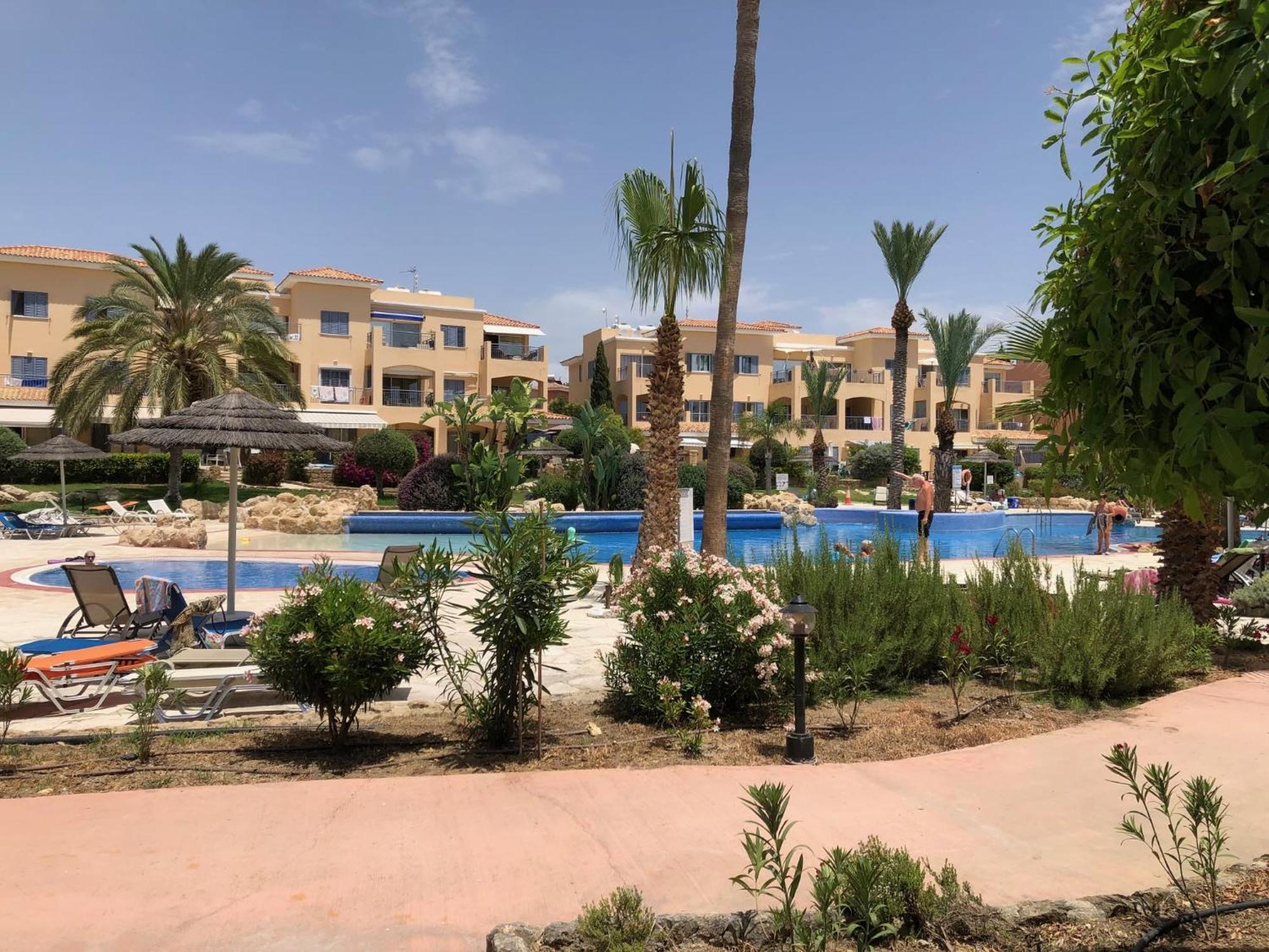Stylish 1 Bedroom Apartment In Limnaria Gardens Pafos Exterior foto